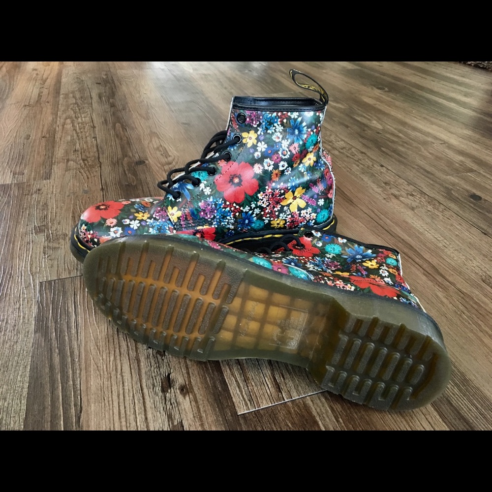 🌺🌼Floral Dr. Martens boots🌺🌻🌸 - Picture 3 of 6